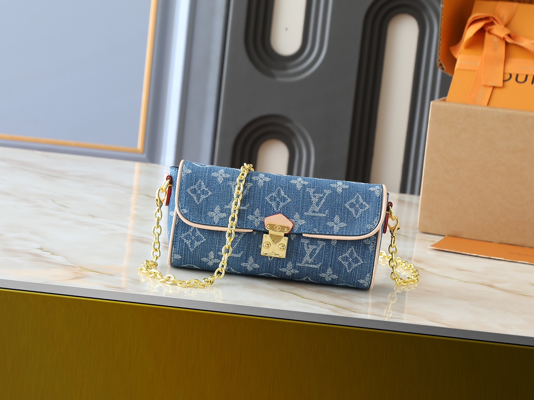LV Classic Handbag Monogram Canvas Street Style High End Fashion